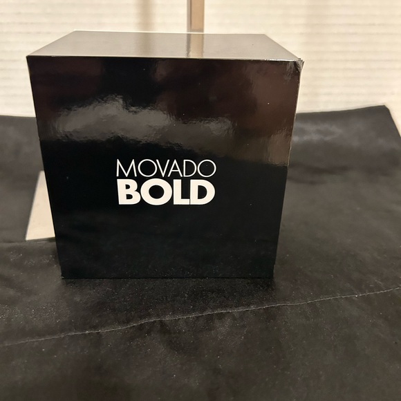 Excellent Used condition Movado Bold Silver and Rose Gold Watch - Picture 7 of 7